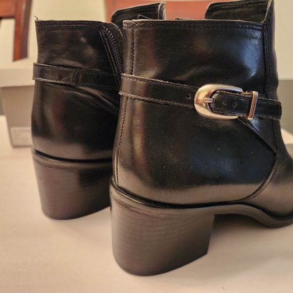 Bandolino Boots - Picture 9 of 9